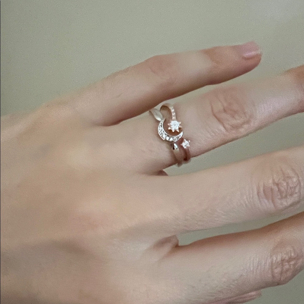 Elegant Silver Swirl Ring